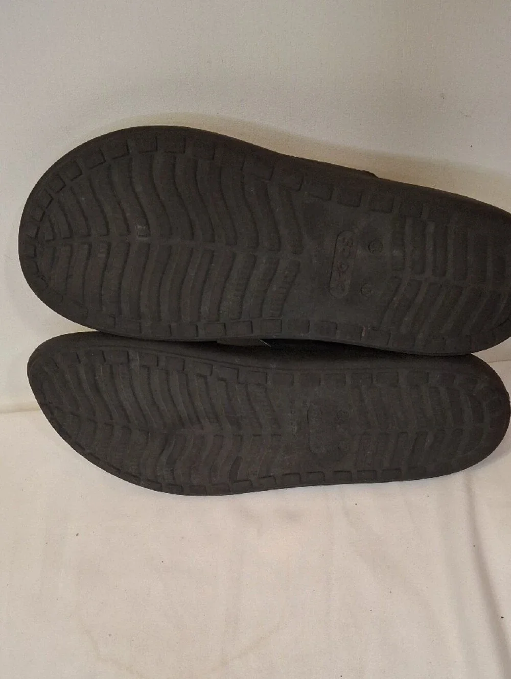 Crocs Mens Yukon Vista II Thong Flip Flop Sandals. Cushioned Footbed
